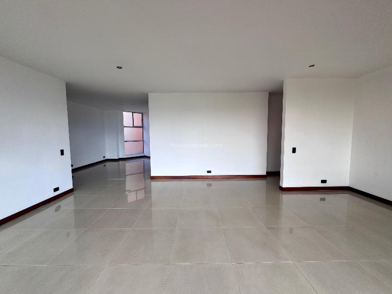 3BR Apartment in Loma Benedictinos (150 m²) - 3