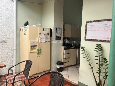 Casa de 5 alcobas en venta en La Milagrosa, Medellín, 164 m² · foto 2 de 16