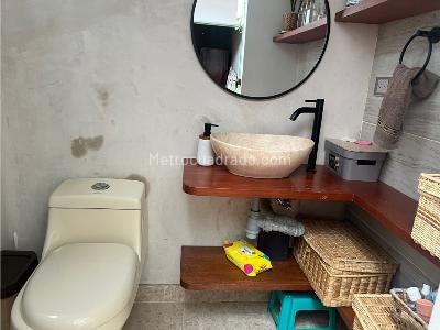 Casa de 5 alcobas en venta en La Milagrosa, Medellín, 164 m² · foto 10 de 16
