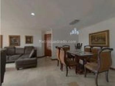 Apartamento de 3 alcobas en venta en Las Acacias, Medellín, 133 m² · foto 2 de 16
