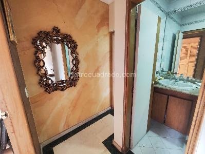 Apartamento de 3 alcobas en arriendo en El Nogal Los Almendros, Medellín, 103 m² · foto 3 de 20