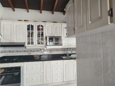 Apartamento en venta en El Nogal, Medellín · foto 8 de 20