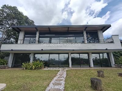 House, 200 m², land 200 m²