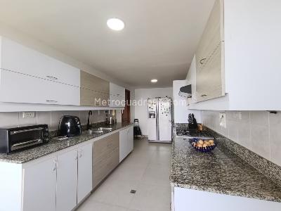 Apartamento de 3 alcobas en arriendo en La Calera, Medellín, 238 m² · foto 12 de 20