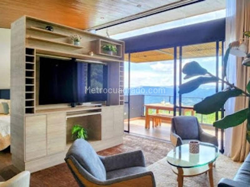1BR Apartment in El Retiro (64 m²) - 4