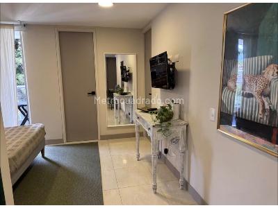Apartaestudio en venta en La Aguacatala, Medellín, 40 m² · foto 8 de 20