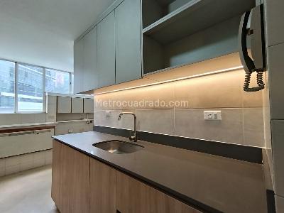 Apartamento de 3 alcobas en arriendo en El Tesoro, Medellín, 172 m² · foto 3 de 20