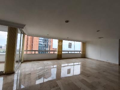 Apartamento de 3 alcobas en arriendo en El Tesoro, Medellín, 172 m² · foto 6 de 20