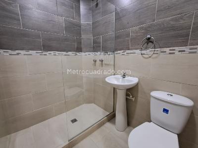Casa de 5 alcobas en arriendo en Manila, Medellín, 220 m² · foto 15 de 20