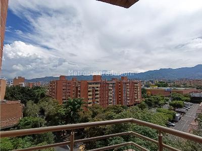 Apartamento de 3 alcobas en venta en Laureles, Medellín, 90 m² · foto 3 de 20