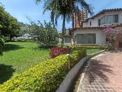 Casa de 5 alcobas en arriendo en El Poblado, Medellín, 1000 m² · foto 2 de 20