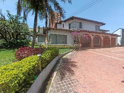 Casa de 5 alcobas en arriendo en El Poblado, Medellín, 1000 m² · foto 3 de 20