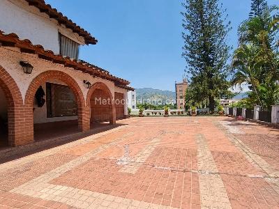 Casa de 5 alcobas en arriendo en El Poblado, Medellín, 1000 m² · foto 4 de 20