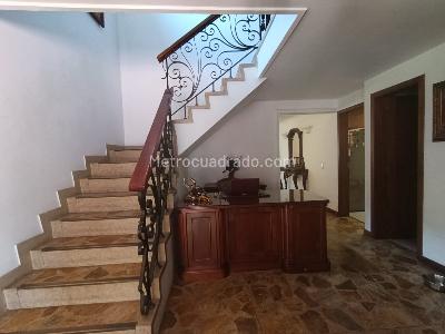 Casa de 5 alcobas en arriendo en El Poblado, Medellín, 1000 m² · foto 5 de 20