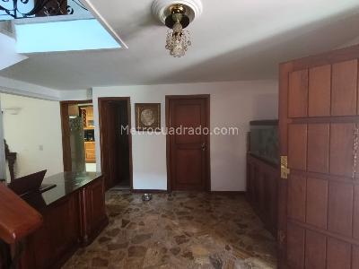 Casa de 5 alcobas en arriendo en El Poblado, Medellín, 1000 m² · foto 6 de 20