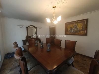 Casa de 5 alcobas en arriendo en El Poblado, Medellín, 1000 m² · foto 10 de 20
