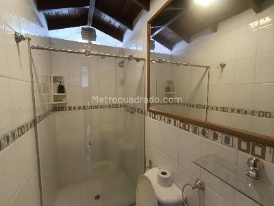 Casa de 5 alcobas en arriendo en El Poblado, Medellín, 1000 m² · foto 18 de 20