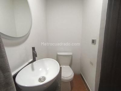 Casa de 5 alcobas en arriendo en El Poblado, Medellín, 1000 m² · foto 19 de 20