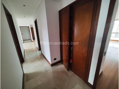 Apartamento de 3 alcobas en venta en La Florida, Medellín, 176 m² · foto 8 de 19