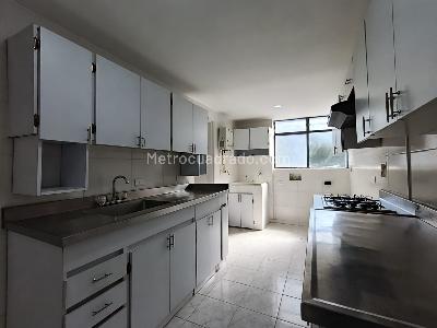 Apartamento de 4 alcobas en arriendo en El Campestre La Frontera, Medellín, 135 m² · foto 2 de 20
