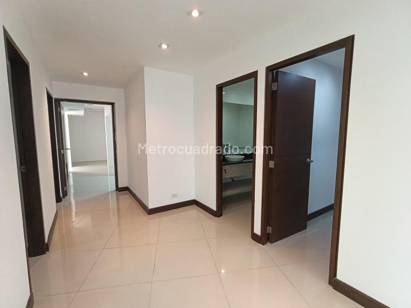 Local Comercial en Arriendo, Parque De Envigado, Envigado – další