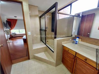 Apartamento de 3 alcobas en arriendo en La Aguacatala, Medellín, 187 m² · foto 17 de 20