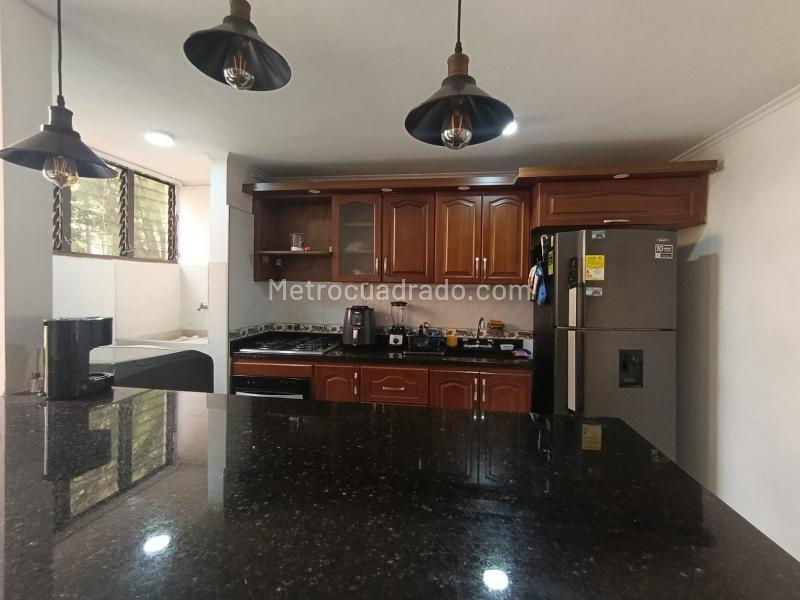 4BR Apartment in Conquistadores (110 m²) - 4