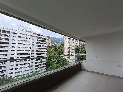 Apartamento de 2 alcobas en arriendo en Los Balsos, Medellín, 110 m² · foto 4 de 18