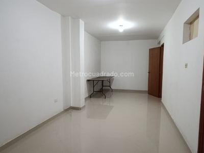 Casa de 3 alcobas en arriendo en Los Naranjos Envigado, Envigado, 180 m² · foto 2 de 13