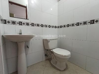 Casa de 3 alcobas en arriendo en Los Naranjos Envigado, Envigado, 180 m² · foto 12 de 13