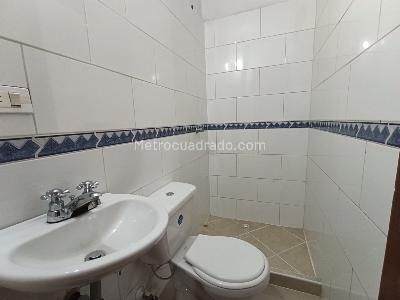 Casa de 3 alcobas en arriendo en Los Naranjos Envigado, Envigado, 180 m² · foto 13 de 13