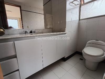 Apartamento de 3 alcobas en arriendo en Laureles Medellin, Medellín, 135 m² · foto 10 de 20