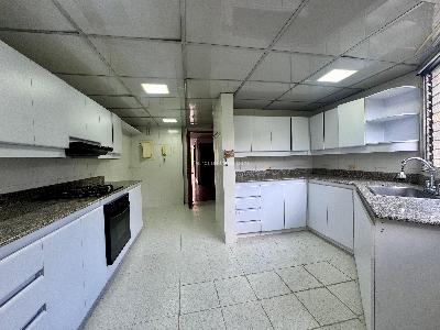 Apartamento de 3 alcobas en arriendo en Milla De Oro, Medellín, 200 m² · foto 4 de 13