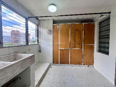 Apartamento de 3 alcobas en arriendo en Milla De Oro, Medellín, 200 m² · foto 7 de 13