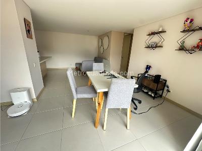 Apartamento de 3 alcobas en venta en Vegas De San Jose, Sabaneta, 93 m² · foto 3 de 16