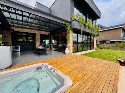 Casa de 3 alcobas en venta en V Pantanillo, Envigado, 1050 m² · foto 2 de 20