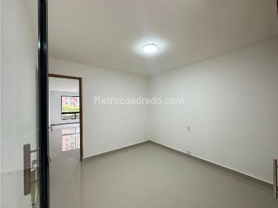Apartamento de 3 alcobas en venta en Loma De Los Parra, Medellín, 79 m² · foto 6 de 12