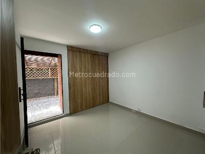 Apartamento de 3 alcobas en venta en Loma De Los Parra, Medellín, 79 m² · foto 9 de 12
