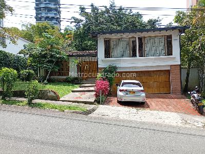 Casa de 4 alcobas en arriendo en Las Lomas, Medellín, 750 m² · foto 1 de 20