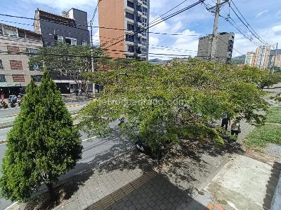 Apartamento de 2 alcobas en arriendo en Los Alpes, Medellín, 52 m² · foto 2 de 20