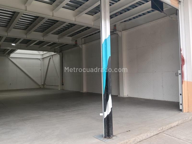 Local Comercial en Arriendo, Ciudad Kennedy Central, Bogotá D.C. - Más