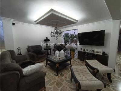 Casa de 5 alcobas en venta en Belen Fatima, Medellín, 457 m² · foto 9 de 20