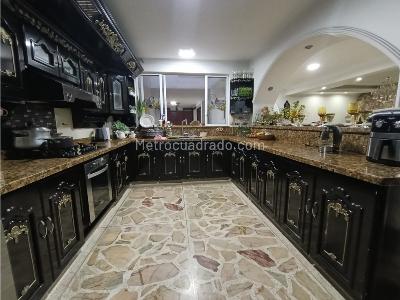 Casa de 5 alcobas en venta en Belen Fatima, Medellín, 457 m² · foto 11 de 20