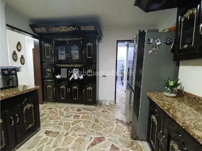 Casa de 5 alcobas en venta en Belen Fatima, Medellín, 457 m² · foto 13 de 20