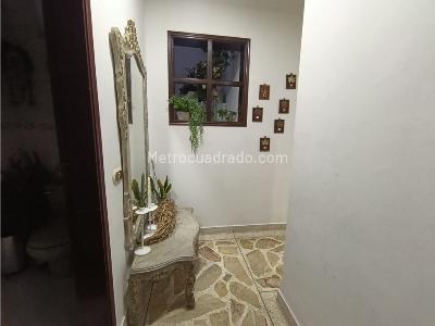 Casa de 5 alcobas en venta en Belen Fatima, Medellín, 457 m² · foto 14 de 20