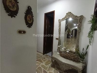Casa de 5 alcobas en venta en Belen Fatima, Medellín, 457 m² · foto 15 de 20
