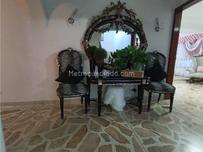 Casa de 5 alcobas en venta en Belen Fatima, Medellín, 457 m² · foto 16 de 20