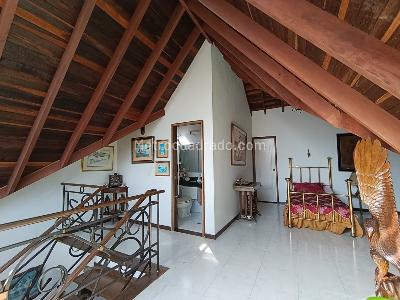 Casa de 4 alcobas en arriendo en Las Palmas Medellin, Medellín, 378 m² · foto 2 de 17