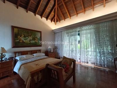 Casa de 4 alcobas en arriendo en Las Palmas Medellin, Medellín, 378 m² · foto 4 de 17