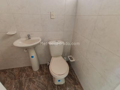 Casa de 5 alcobas en arriendo en Suramericana, Medellín, 200 m² · foto 14 de 19